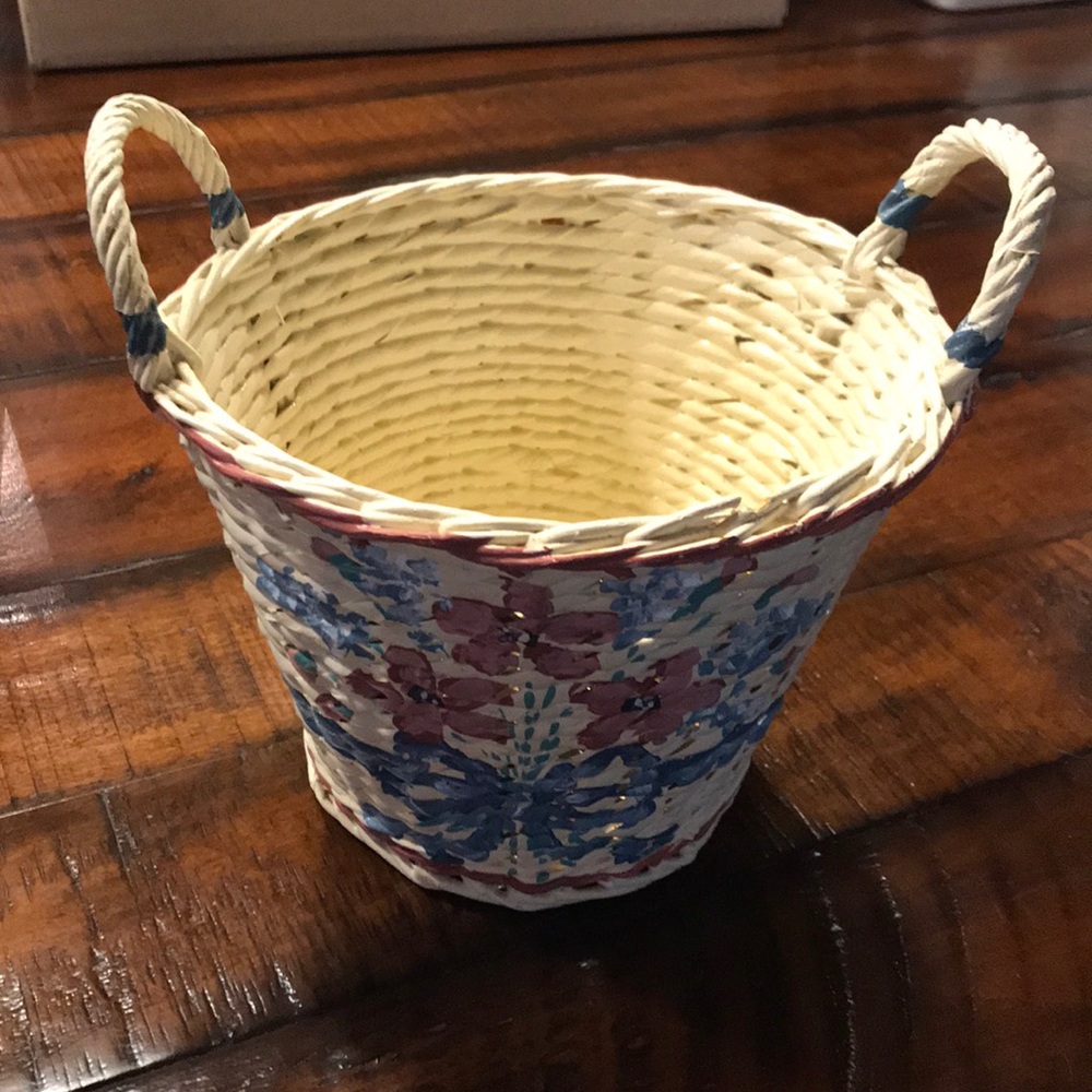Basket 6 1/2 in diameter x 5in high